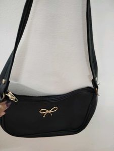 Chic Black Hobo Bag with Bow Detail✨