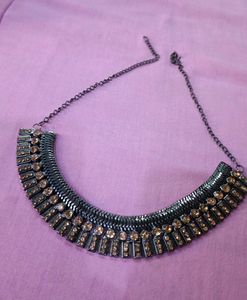 "Black golden Choker Neckpiece"🤗