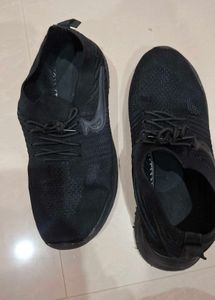Comfortable Black Knit Sneakers