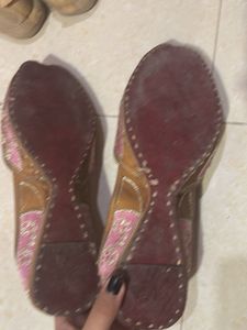 Pink Embroidered Juttis