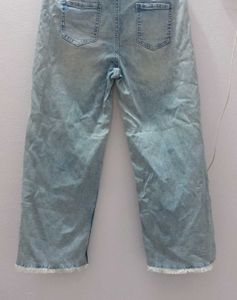 Light Wash Wide Leg Jeans size: height= 34inch