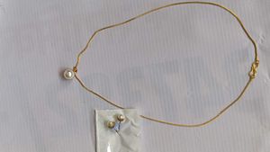 Elegant Pearl Necklace &amp; Earring Set