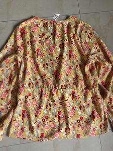 Chic Yellow Floral Print Tie-Waist Top