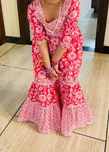 Beautiful pink Floral Print Kurta Set
