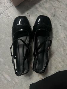 Black mary jane heels