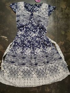 👗 Stylish Blue &amp; White Patterned Tie-Waist Dress