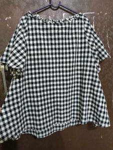 Chic Black &amp; White Gingham Top