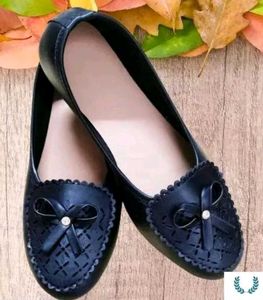 Elegant Black Ballet Flats with Bow Detail