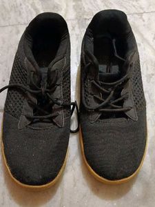 Casual used black shoes