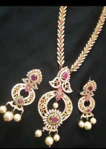 Exquisite Indian Jewelry Set with Pearls