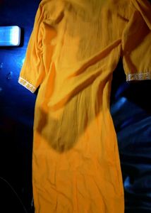 brand unknown  size xs yellow color kurti.