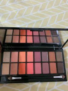 Miss Claire Ultra Glow Eyeshadow Palette