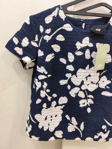 H&amp;M Floral Textured Top - S