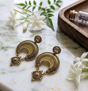 Elegant Black Beads Necklace with Pendant