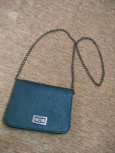 Chic Chain Crossbody Bag