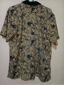 Chic Floral Print Button-Up Shirt