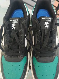 Red Tape sneakers