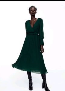 💥PRICE DOWN💥Zara Emerald Green midi Dress