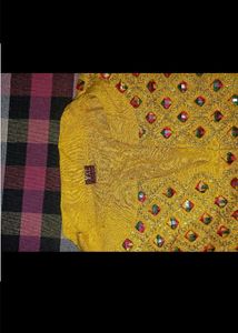 Elegant Yellow Kurta with Embellishments xxl