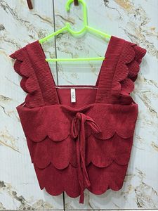 Chic Red Scalloped Crop Top