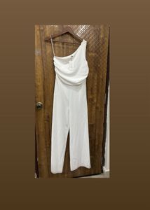 Chic White One-Shoulder Jumpsuit