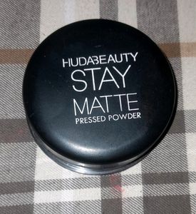 Huda Beauty Matt Compact