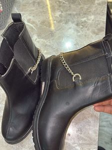 Chic Black Chelsea Boots with Chain Detail