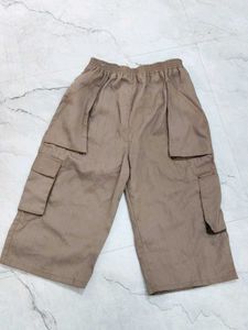 Men's Cargo Capris.  length 26 inch.and 5 po