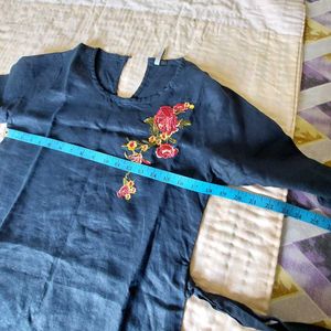 Elegant Navy Kurta with Floral Embroidery