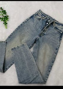 AND mom jeans