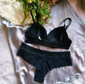Black Lace Padded Bra with beautiful brief 👍😍