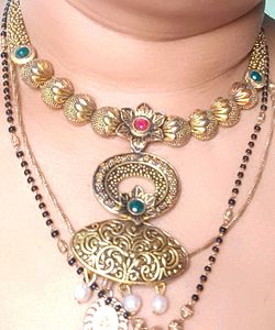 Vintage Gold Tone Beaded Necklace