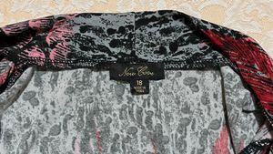 V-Neck Feather Print Tops