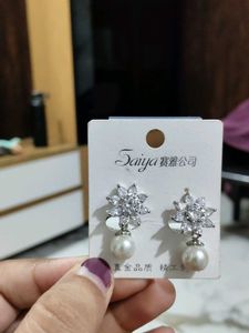 Elegant Pearl &amp; Crystal Starburst Earrings