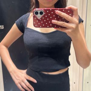 Chic Black Cropped Top