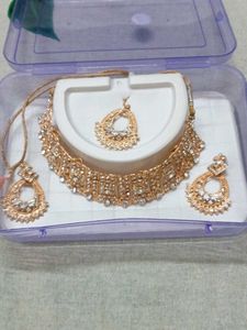 Sparkling Gold Necklace & Earring Set