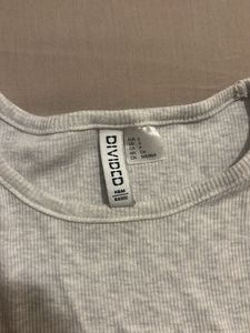H&amp;M Ribbed Grey T-Shirt (fitted)