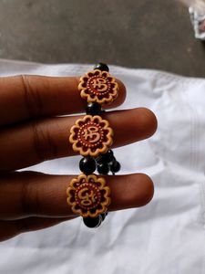 Broches &amp; Hand Bracelet