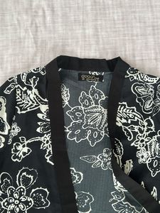 Chic Black &amp; White Floral Kimono Jacket