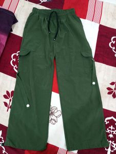 Dark olive cargo pants 💗💝