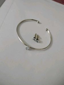 220.Silver-tone Bracelet and Earrings Set