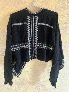 Chic Black Embroidered Cropped Top