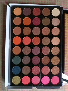Swiss Beauty HD Professional Eyeshadow Palette
