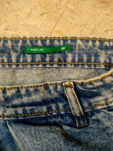 Light Wash Wide Leg Jeans with Statement Belt
