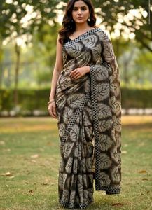 Elegant Leaf Print Saree 🍃
