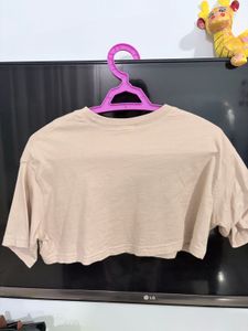 H&amp;m Cream Cropped T-Shirt