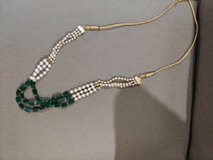 Elegant Pearl and Emerald Necklace