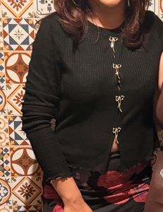 Stylish Black Cropped Cardigan Top