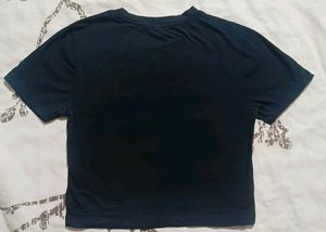 Basic Black fit crop top