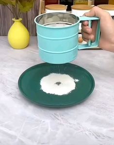 Hand-Press Flour Sifter Cup
